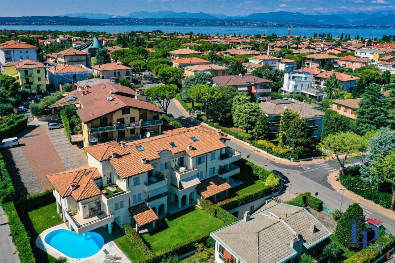 Desenzanoloft Official Partner Marriott Homes & Villas - Bea House, Sirmione With Private Garden And Share Pool Exterior photo